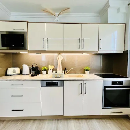 Panorama Apartment *